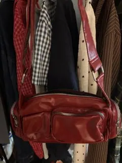 レッド ミニショルダーバッグ 光沢素材のサムネイル