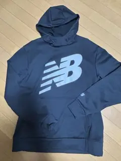 New Balance ブラック フード付きパーカー