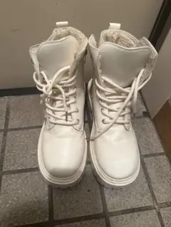 ホワイトブーツ