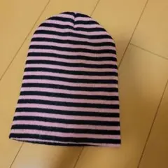 黒とピンクのストライプ ビーニー