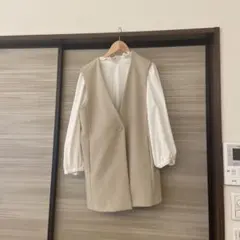 ベージュ ノーカラー ベスト シングルボタン
