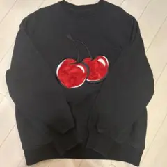 さくらんぼ刺繍 黒トレーナーのサムネイル