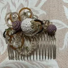 コンプレックスビズ ビーズと編み物の花モチーフヘアコーム