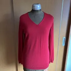 UNIQLO赤 Vネック 長袖ニットセーター