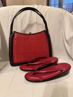 赤い和装用バッグと草履セット
