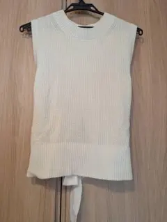 Natural Beauty Basicアイボリー ノースリーブニットベスト M