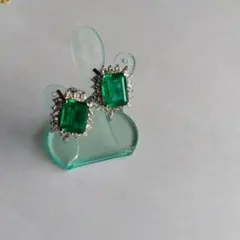 エメラルドのイヤリング