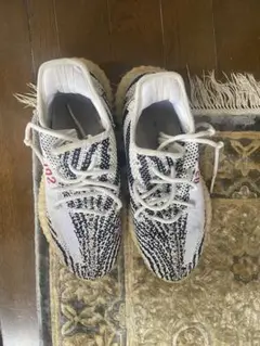 Yeezy Boost 350 V2 ホワイト/ブラック
