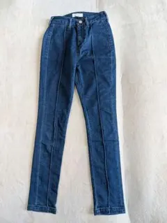 ​エゴイスト【美品】センターシーム美脚スキニーデニム キルティングポケット 紺1のサムネイル