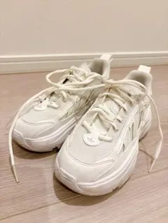 adidas オズガイア 白