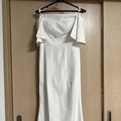 ホワイトオフショルダードレス
