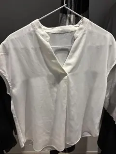 GU ホワイト ノースリーブシャツ