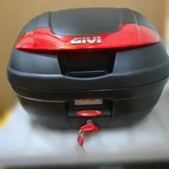 GIVI(ジビ) モノロック 47L ホワイト塗装 レッドレンズバックレスト 