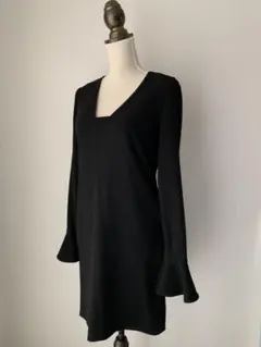 ダイアンフォンファステンバーグ　袖口フリルシンプルブラックワンピース