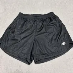 New Balance ブラックショートパンツ