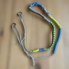 カラフルな編み込みスマホショルダーストラップ