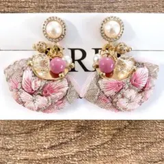 No.2616。Shaanadaar(レジンピアス) - メルカリ