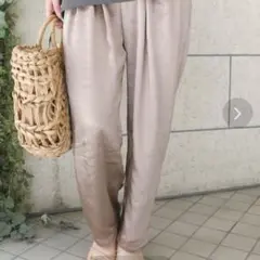 Corners サテンリラックスパンツベージュ☆新品のサムネイル