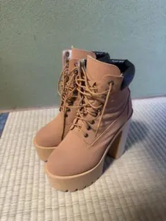 厚底ベージュレースアップブーツ