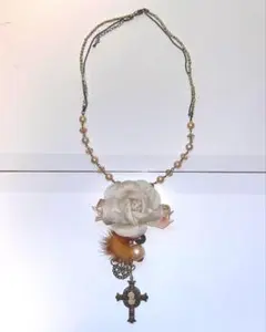 ビンテージ風パールと花のネックレスのサムネイル