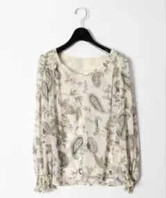 サラサペイズリープリントブラウス　キナリ　グレースコンチネンタル