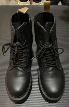 ドクターマーチン 8ホール ブラックレースアップブーツ 厚底