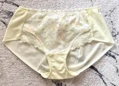 Triumph ショーツ Mサイズ 新品