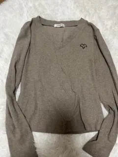 ブラウン Vネックセーター 刺繍ロゴ