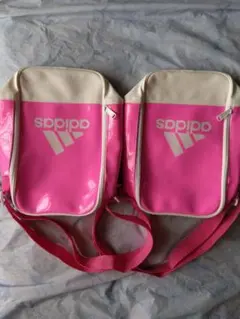 adidasエナメルショルダーバック