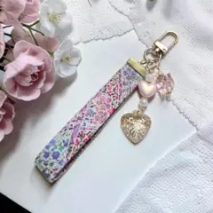 Libertyタナローン生地のチャーム付キーホルダー■アイアンシ・ブロッサム