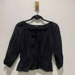 黒い五分袖ブラウス フリル付き♡UNIQLO size M