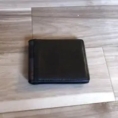 ブラックレザー二つ折り財布