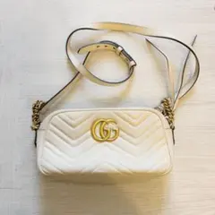 Gucci GGマーモント ホワイトショルダーバッグ