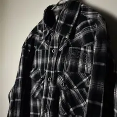 【個性派古着】好デザイン　チェック柄 長袖シャツ ブラック　銀ボタン　刺繍　L