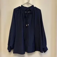 cocaネイビー リボン付き長袖シャツ