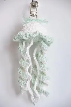 【ハンドメイド】ライトグリーン クラゲのキーホルダー