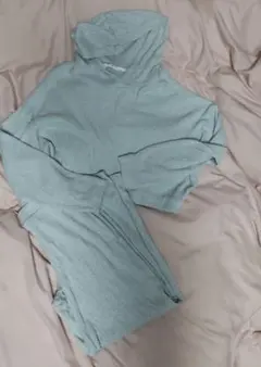 H&M パーカーとパンツセットアップ 140