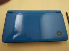 【中古】任天堂ＤＳ i LL 本体＋充電器付き