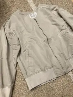 BAYFLOW ノーカラージップブルゾン　ベイフロー