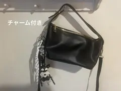 SHEIN ショルダーバッグ　チャーム付き