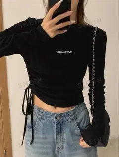 DAZY レターグラフィックドローストリングサイドクロップTシャツ