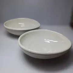 ホワイト陶器楕円ボウル2個セット 横約１７cm　高さ約７cm