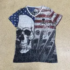 美品 フィリッププレイン 国旗 ドクロ 総柄 Vネック Tシャツのサムネイル