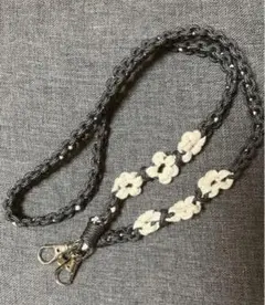 花モチーフ付きショルダーストラップ