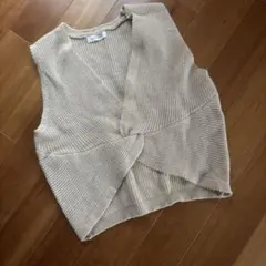 美品!!ベージュ ニットベスト クロスデザイン