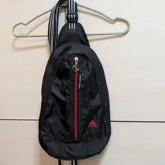 adidas ブラック ボディバッグ
