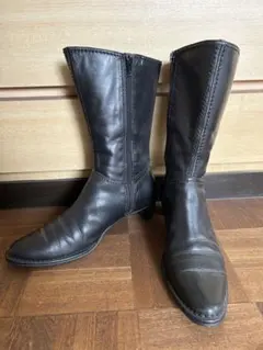 ブラックレザー ミドル丈ブーツ ファスナー付き　23.5