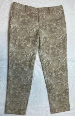 COMME CA ISM ベージュ ゴールド　花柄 カジュアルパンツ