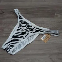 ゼブラ柄のＶバックショーツ