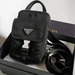 PRADA / Re-Nylon サフィアーノレザー スマートフォンケース